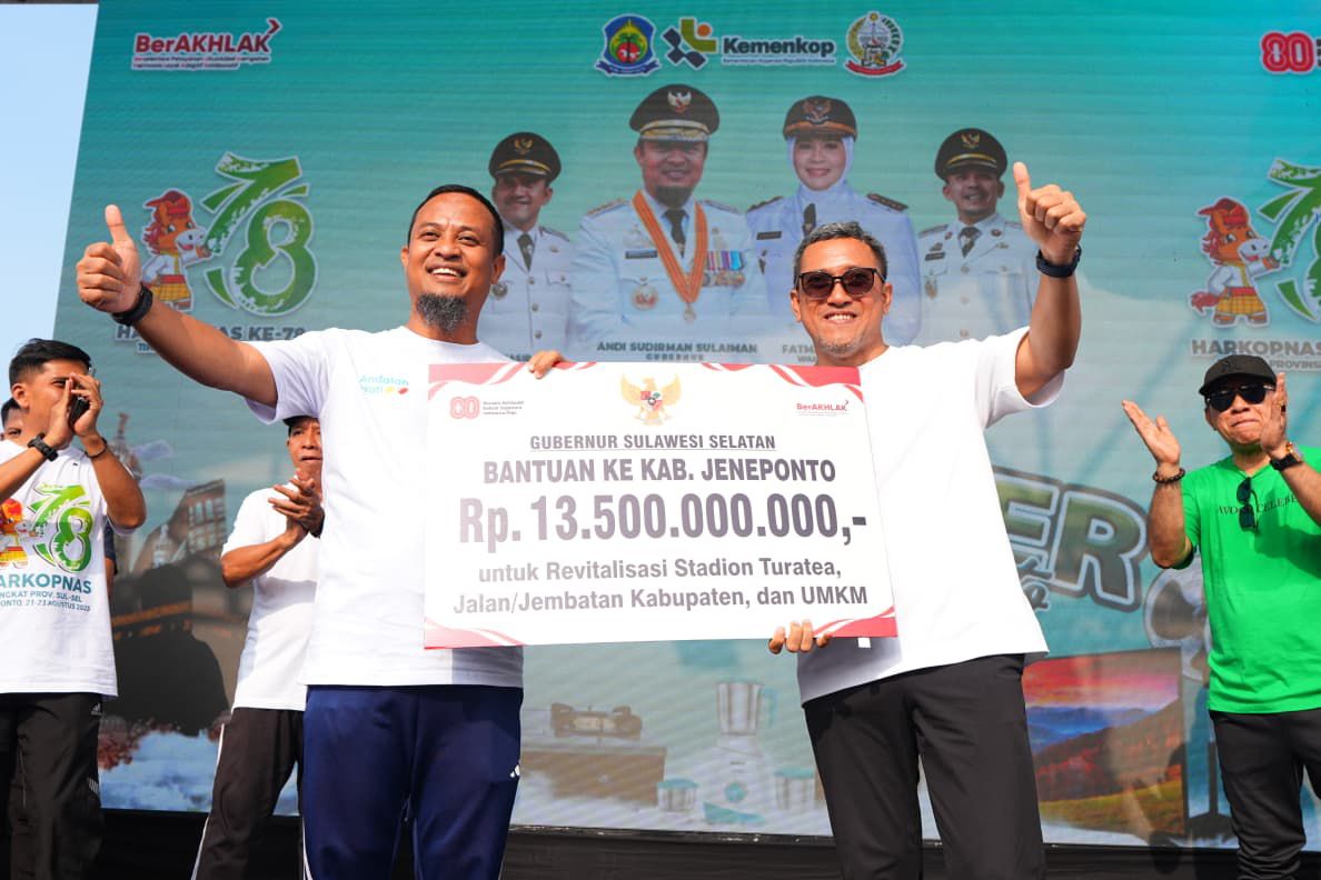 Andi Sudirman Sulaiman Serahkan Bantuan Rp13,5 M untuk Infrastruktur dan UMKM di Jeneponto
