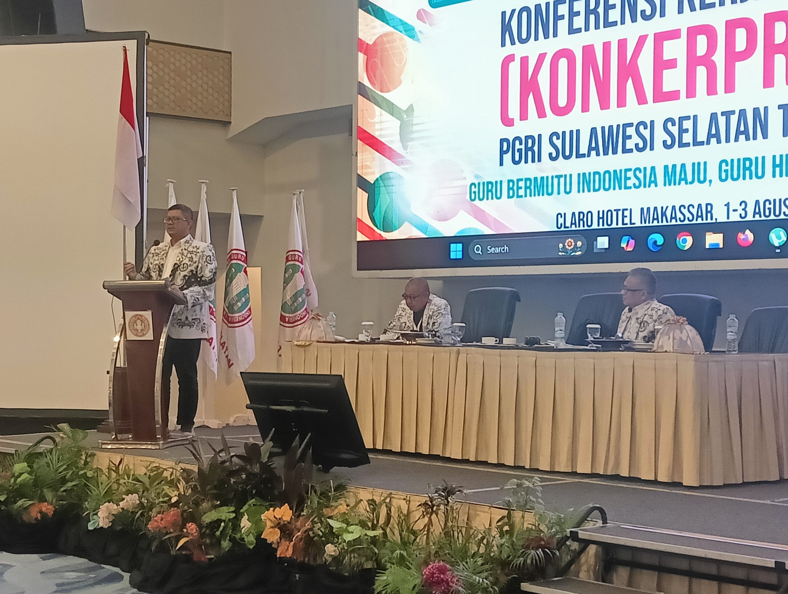 Konferensi Kerja PGRI Sulsel 2025, Prof Hasnawi Haris: Program Kerja untuk Kesejahteraan Guru