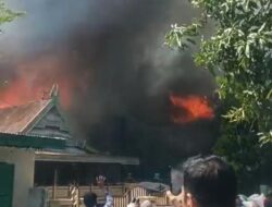 BREAKING News: Kebakaran Hebat Haguskan Rumah di Desa Maccini Baji