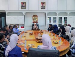 Aliyah Mustika Ilham Apresiasi Gagasan Mahasiswa Unhas Lewat Kopma Fair 2025