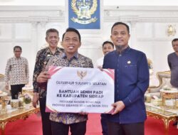 Dorong Swasembada Pangan, Gubernur Sulsel Salurkan Bantuan Benih ke Soppeng dan Sidrap