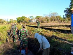 Tingkatkan Hasil Pertanian, Pemdes Lentu Gotongroyong Bersihkan Saluran Irigasi