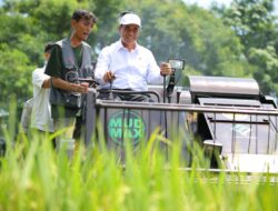 Mentan Amran Sulaiman Banggakan Combine Harvester Terbaru di Serpong