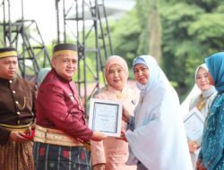 Upacara Kota Makassar Ke-418, Munafri-Aliyah Berbagi Bantuan Pendidikan hingga Penghargaan