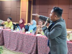 Master Coach Anas In Action Pukau Peserta Kelas Public Speaking di Makassar