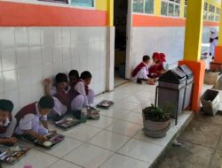 Orang Tua Resah, Kebijakan Makan di Teras Sekolah Dinilai Abaikan Hak Anak