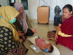 Sentuhan Hangat Bidan Desa, Ibu Nifas di Nipa-Nipa Dapat Pendampingan Langsung di Rumah