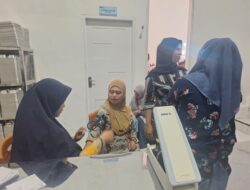Pastikan Petugas Sehat, Puskesmas Sinoa Gelar Cek Kesehatan Gratis di Dapur MBG