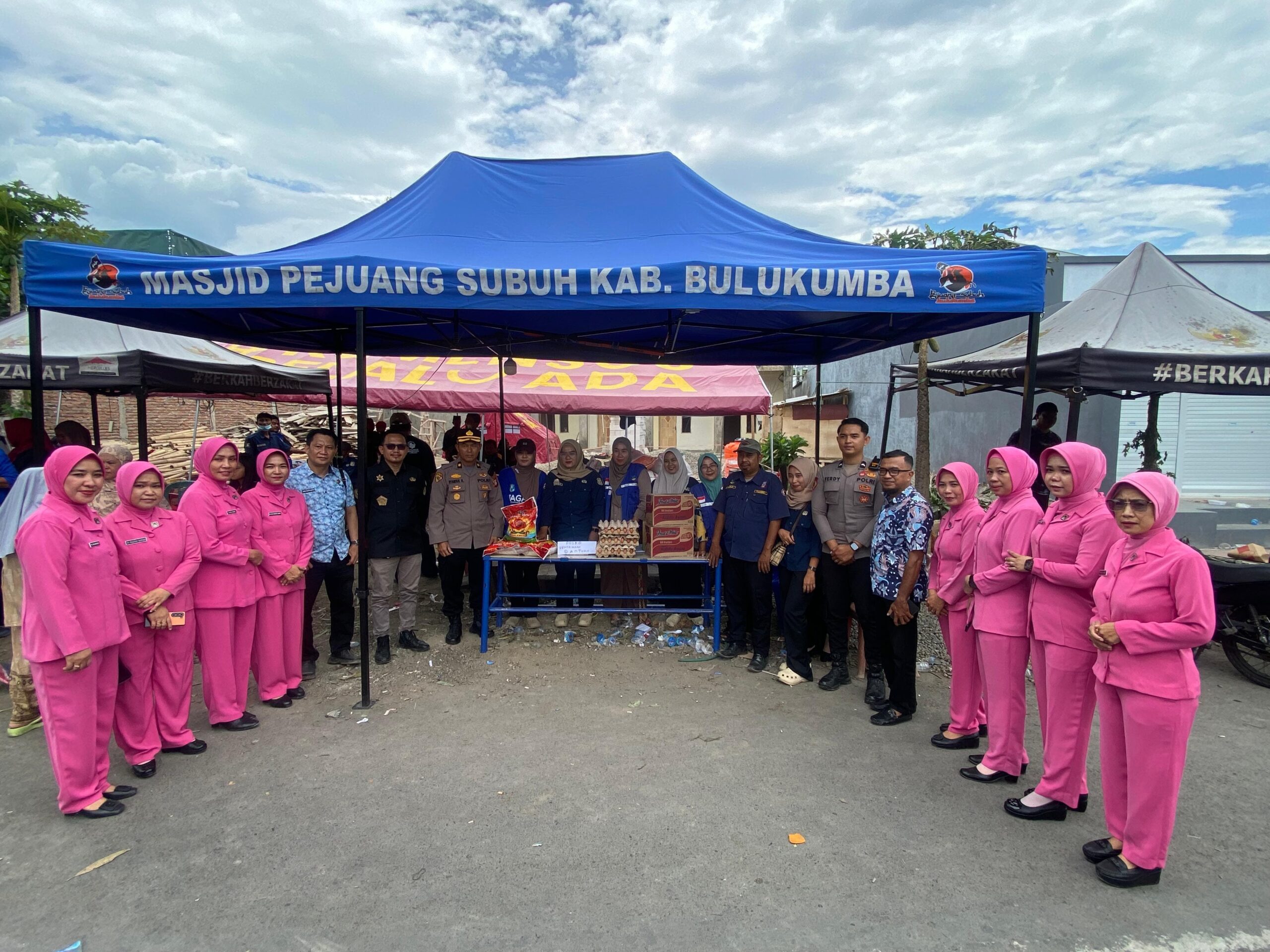 Polres Bulukumba dan Bhayangkari Salurkan Bantuan untuk Korban Kebakaran