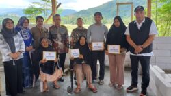 Gubernur Sulsel Bantu Warga Korban Kebakaran di Bua Luwu