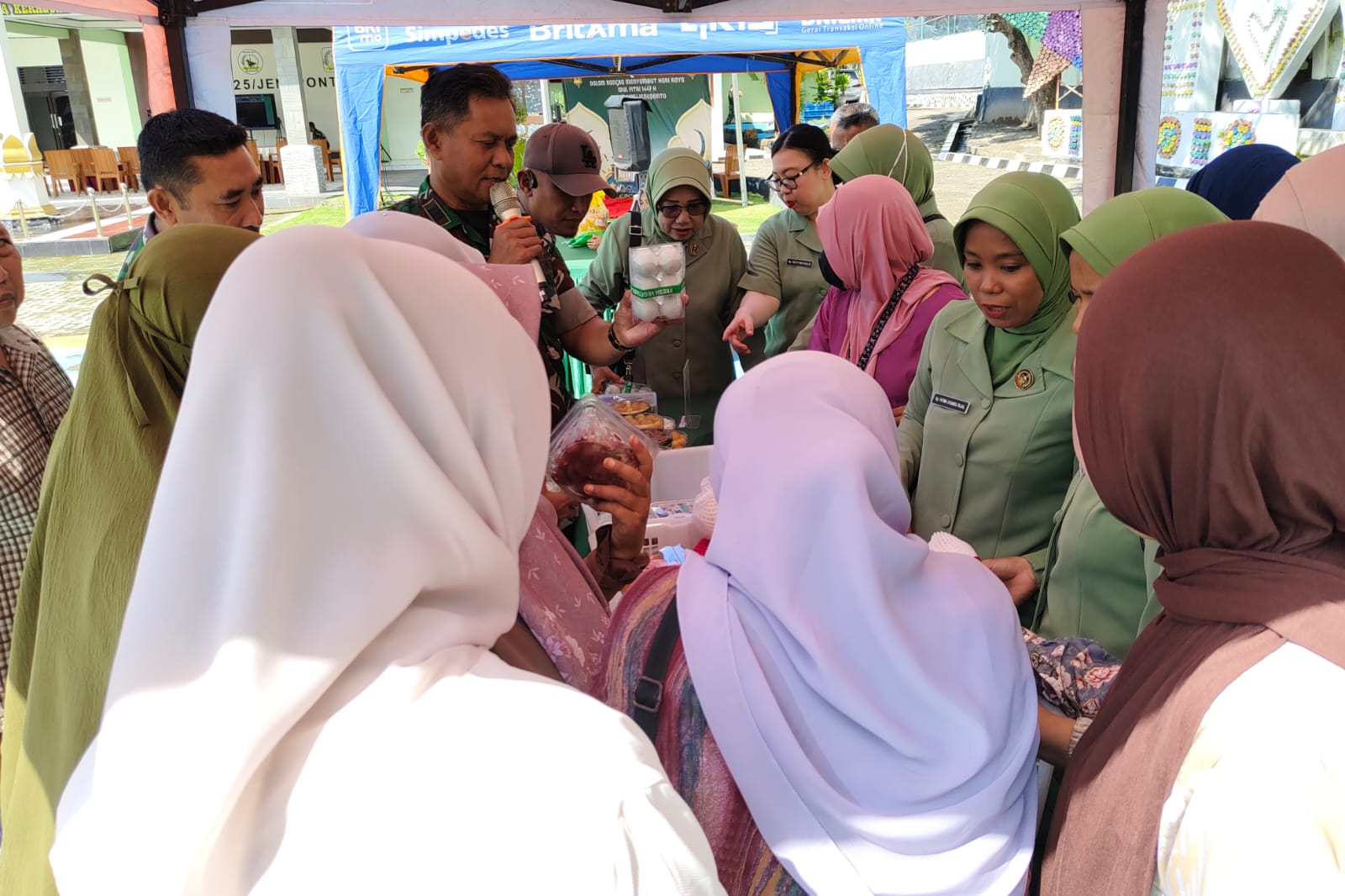 Bazar Murah Ramadhan, TNI Kodim 1425/ Jeneponto Diserbu Warga
