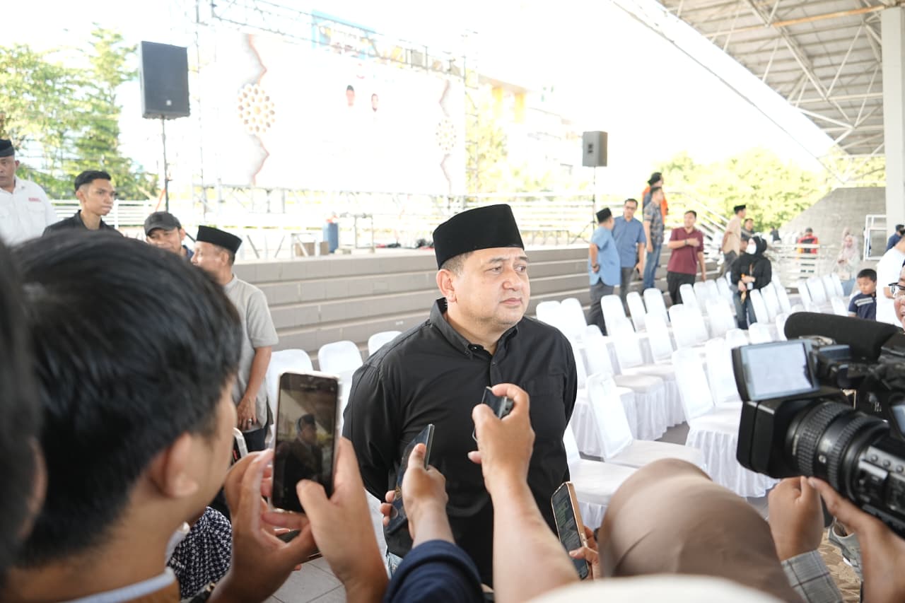 Bentuk Penghargaan, Munafri-Aliyah Serahkan 7.100 Paket Lebaran