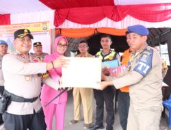 Didampingi Ketua Bhayangkari Jeneponto, Kapolres Sambangi Sejumlah Pos Operasi Ketupat 2026