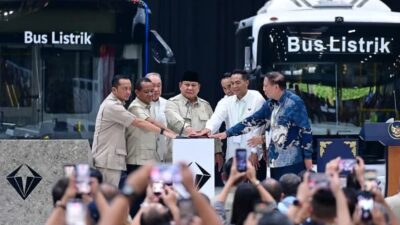 Presiden Prabowo Subianto Resmikan Pabrik Kendaraan Listrik VKTR