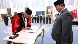Presiden Prabowo Lantik Hakim Konstitusi, Pimpinan Ombudsman, dan Duta Besar RI
