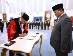 Presiden Prabowo Lantik Hakim Konstitusi, Pimpinan Ombudsman, dan Duta Besar RI