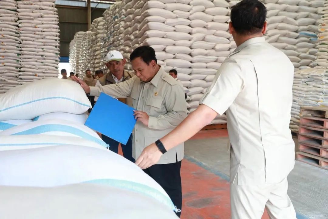 Presiden Prabowo Sidak Gudang Bulog di Magelang, ini yang Ditekankan!
