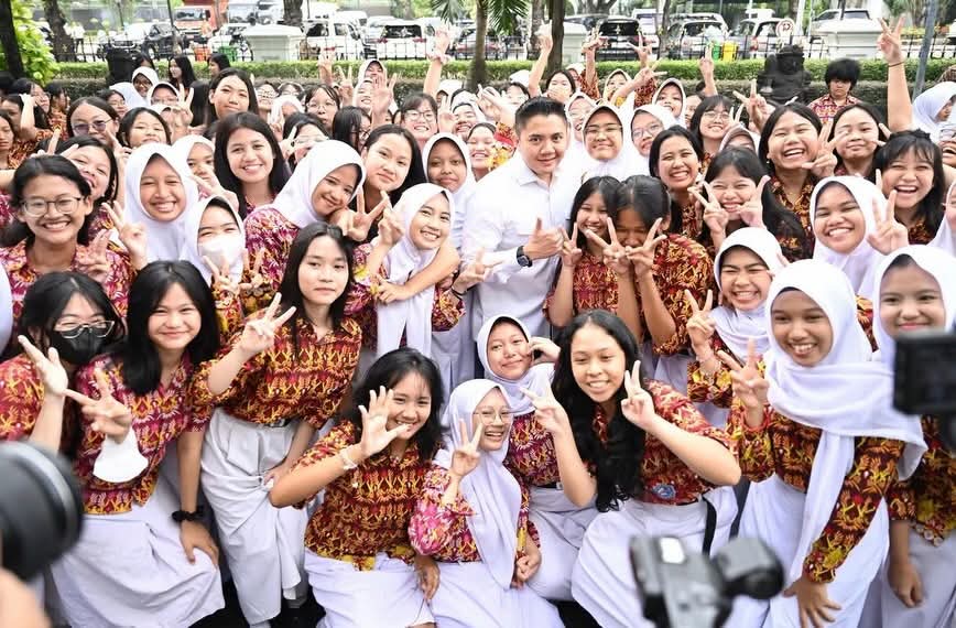 300 Siswa SMAN 2 Jakarta Kunjungi Istana, Seskab Teddy Beri Motivasi