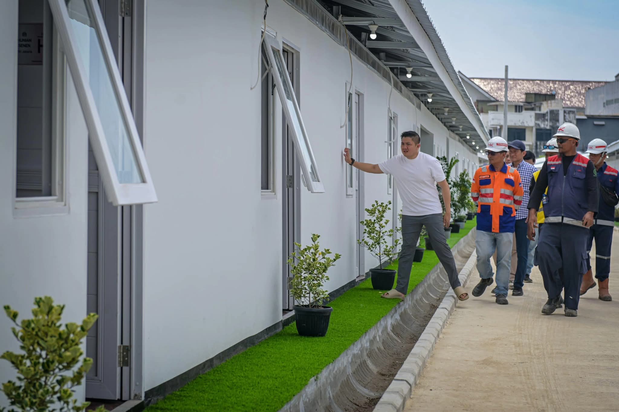 Hunian Layak untuk Warga Pinggir Rel Pasar Senen Dikebut