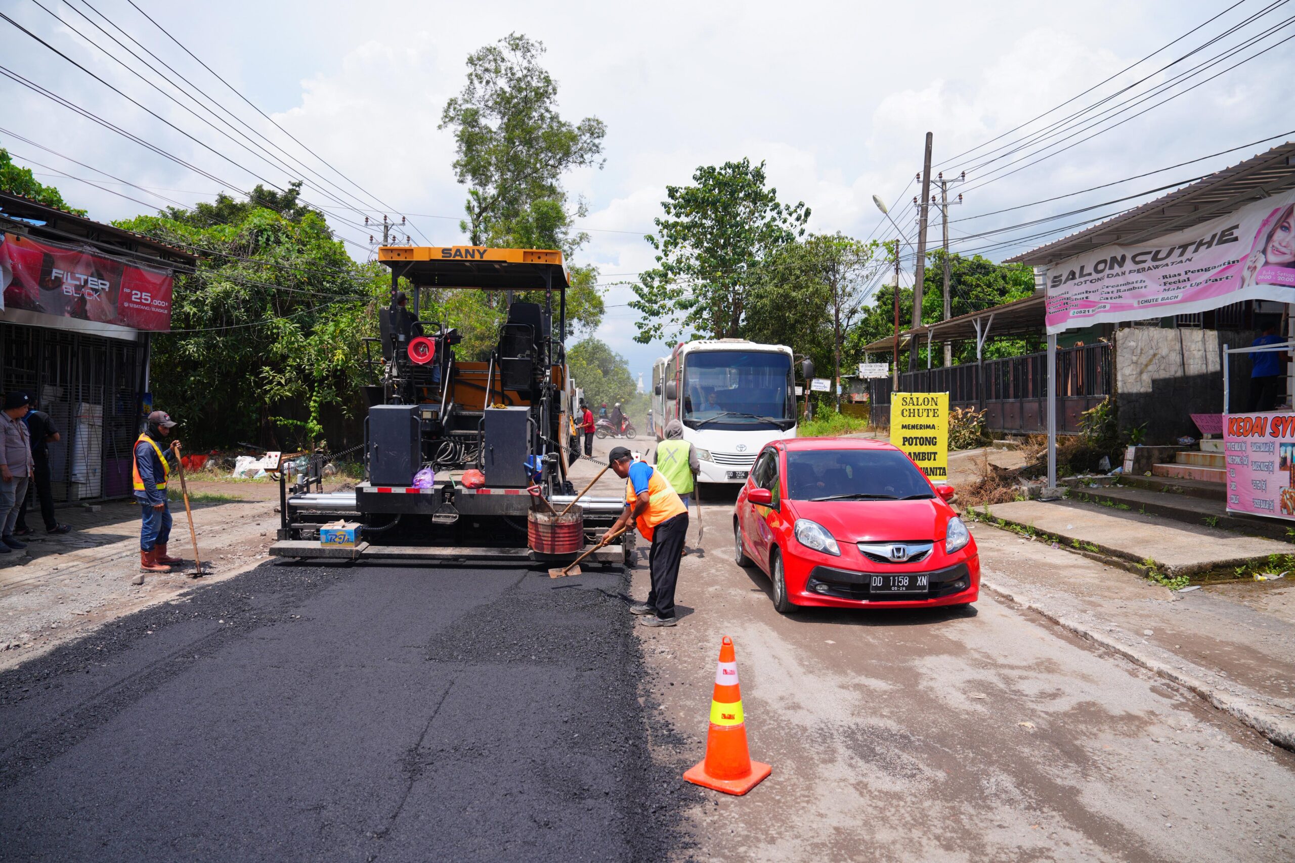 Perbaikan Jalan Poros Yasin Limpo Gowa Berdampak, Warga Rasakan Perubahan