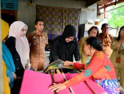 Kunjungi Pengrajin, Wagub Sulsel Dorong UMKM Tenun Emas Sidrap Naik Kelas