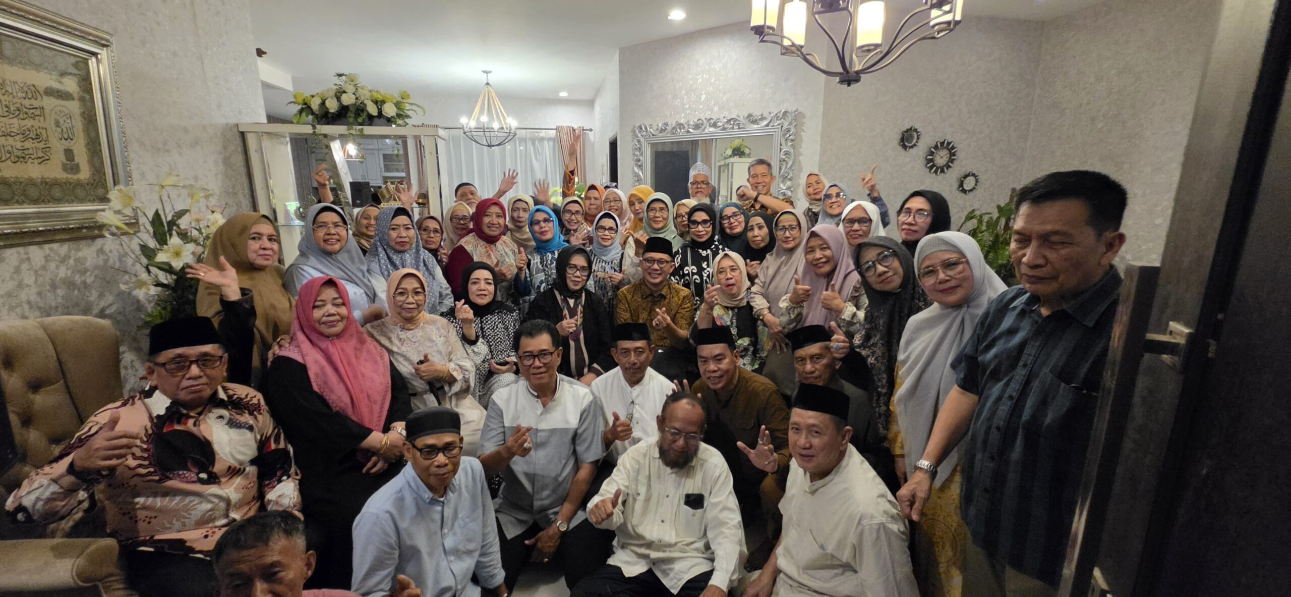 Majelis Taklim IKA SMANSA 80 Makassar Bahas Akhlak Mulia