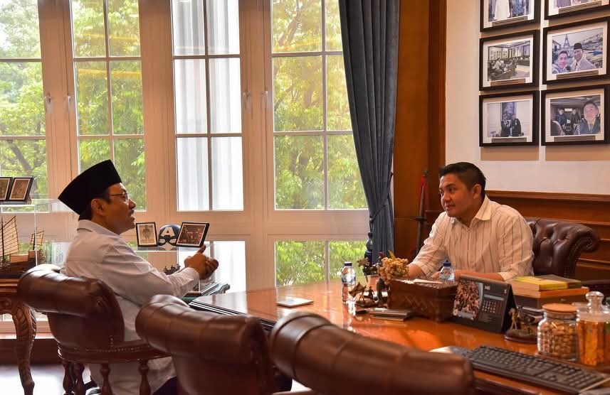 Seskab Teddy dan Gus Ipul Matangkan Sekolah Rakyat