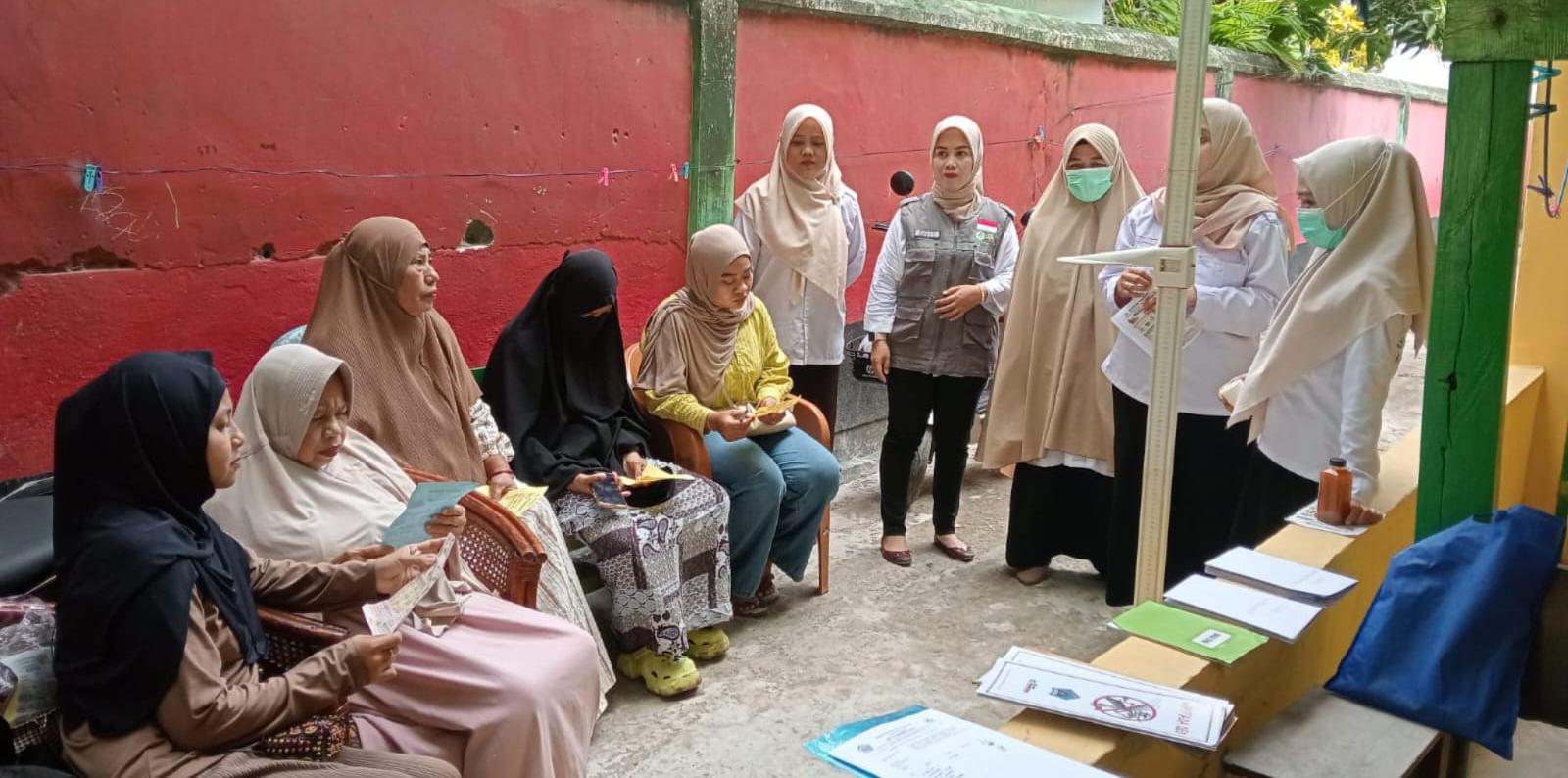 Puskesmas Kota Edukasi Kestrad dan TOGA, Warga Dilatih Olah Kunyit Asam
