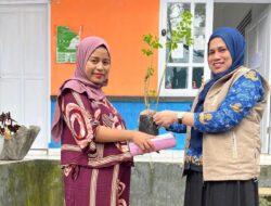 Puskesmas Loka Bagikan Bibit Katuk kepada Ibu Hamil di Bonto Lojong