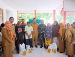Bupati Bantaeng Bersama Dandim 1410 Salurkan Bantuan dan Tinjau Pembangunan Jembatan Garuda