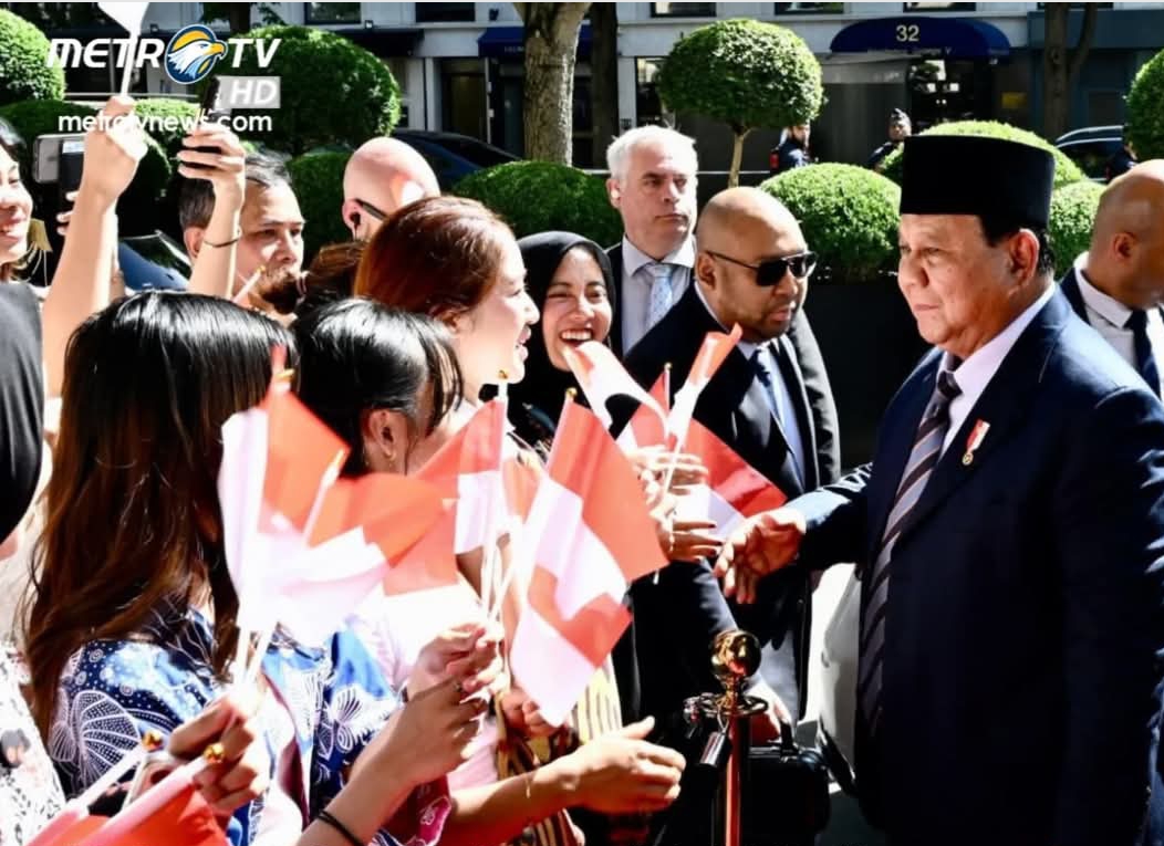 WNI di Paris Antusias Sambut Kedatangan Presiden Prabowo