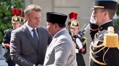 Presiden Prabowo Disambut Pasukan Berkuda di Istana Élysée Prancis