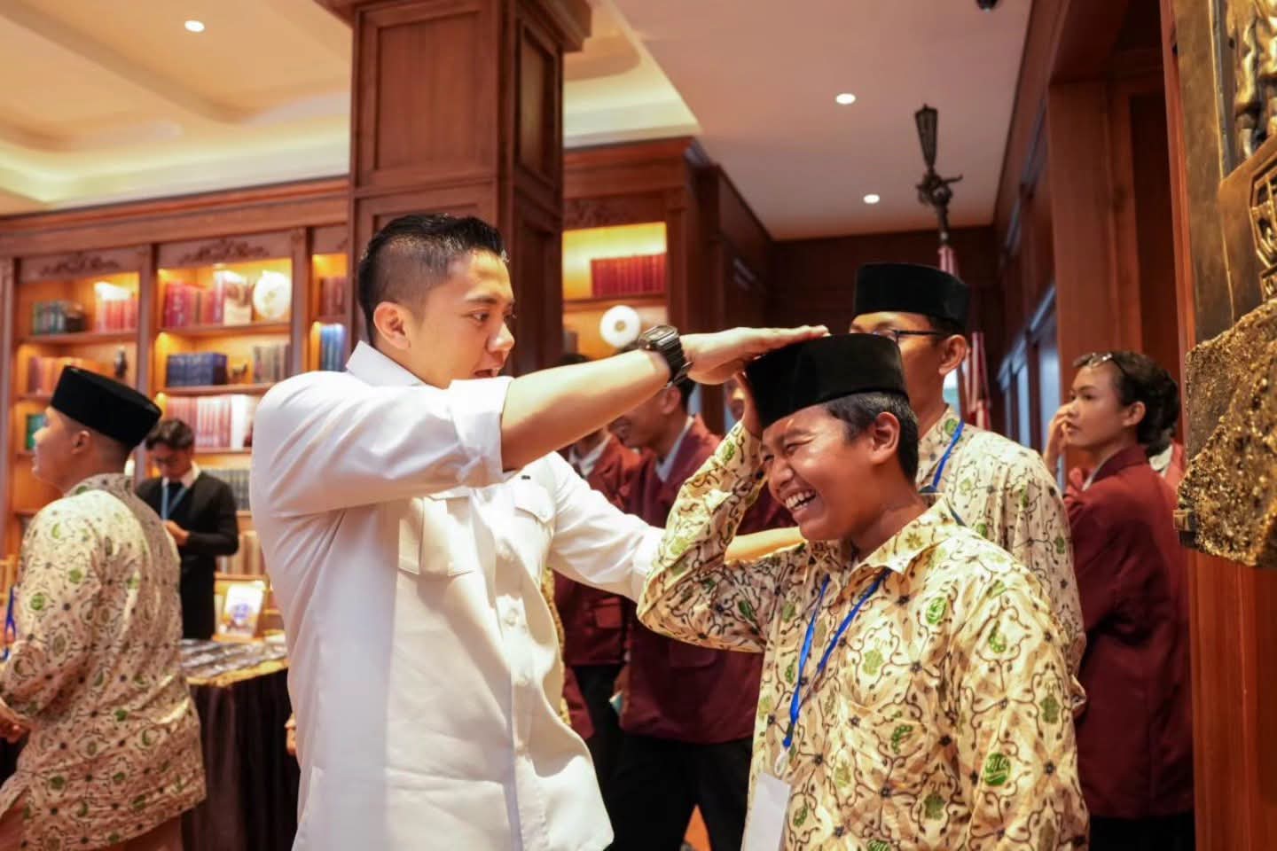 Ratusan Pelajar Kunjungi Istana Kepresidenan, Seskab Teddy Beri Motivasi Generasi Muda