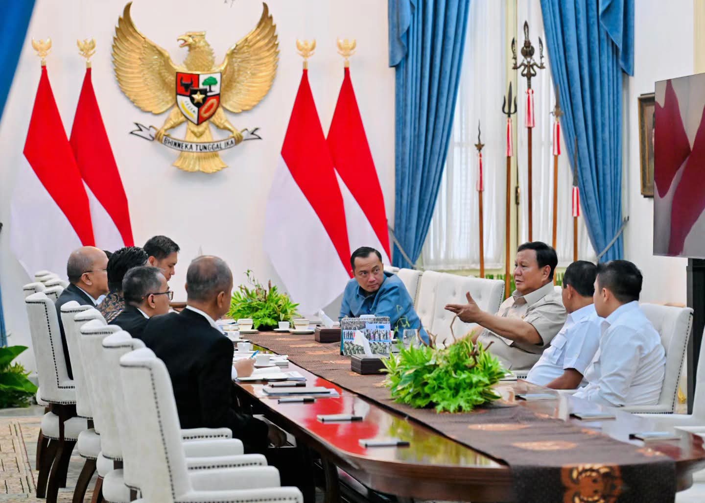 Panggil Sejumlah Menteri, Presiden Prabowo Pimpin Rapat Terbatas,