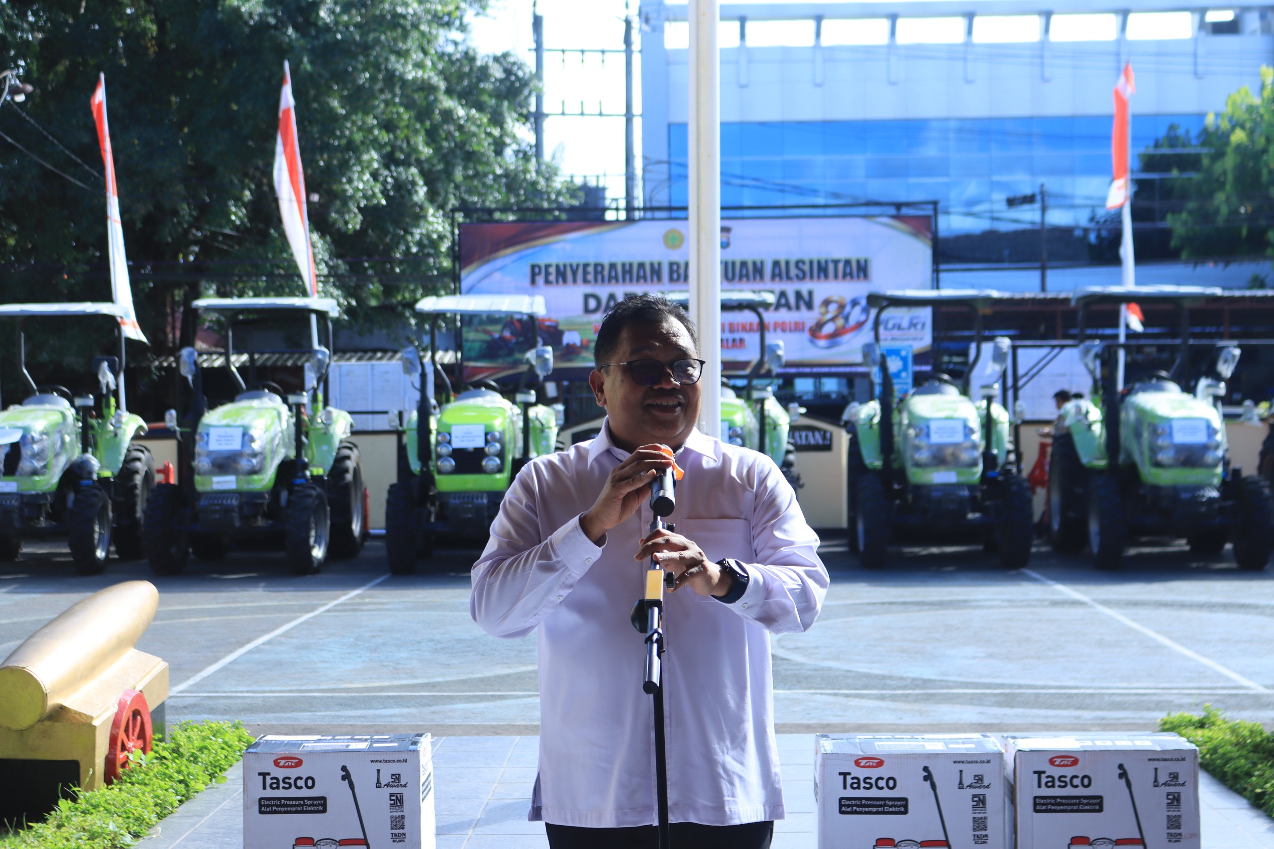 Bupati Dg Manye Serahkan 13 Unit Alsintan ke Kelompok Tani Binaan