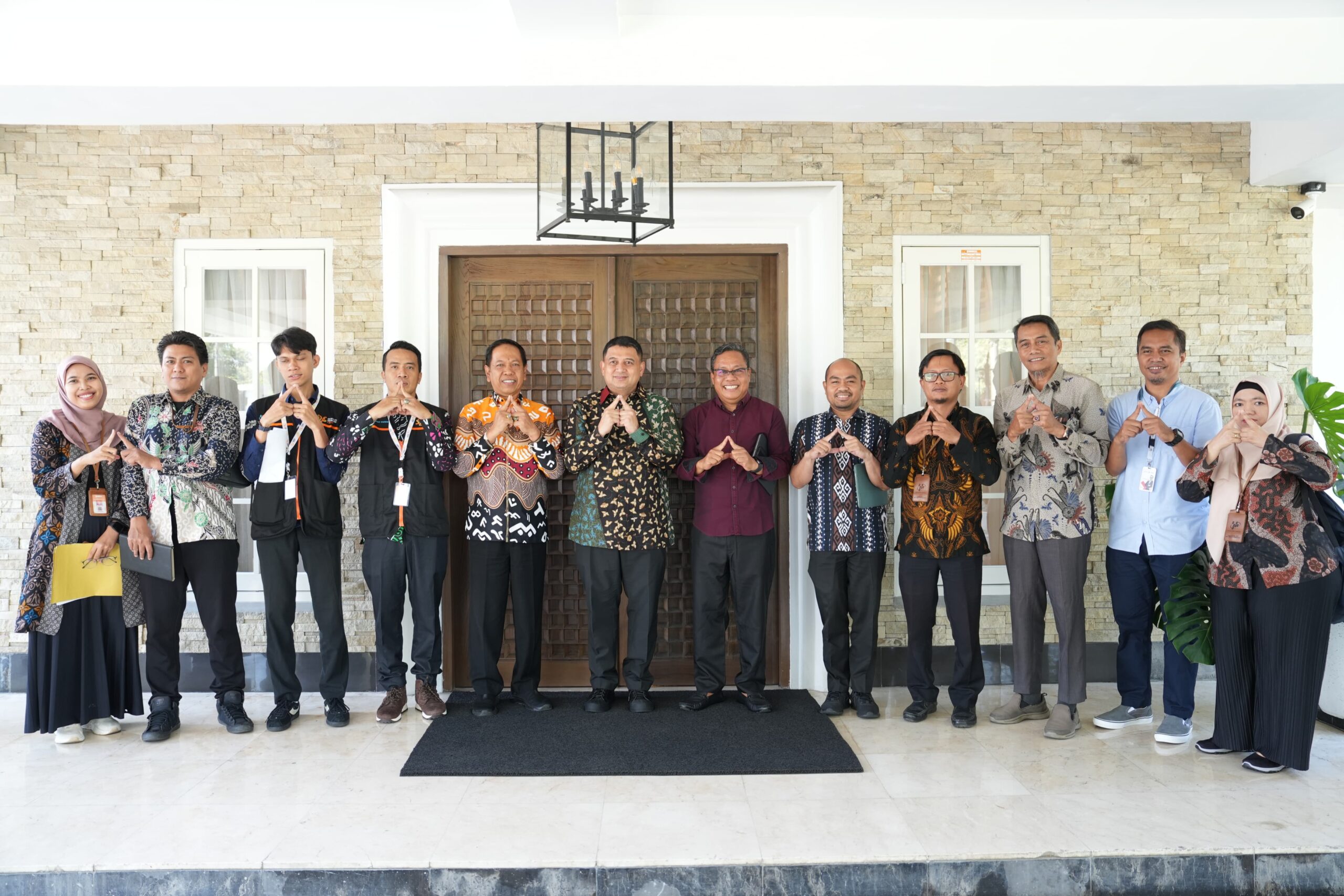 BPS Mulai Pendataan Door to Door, Wali Kota Makassar Jadi Responden Pertama