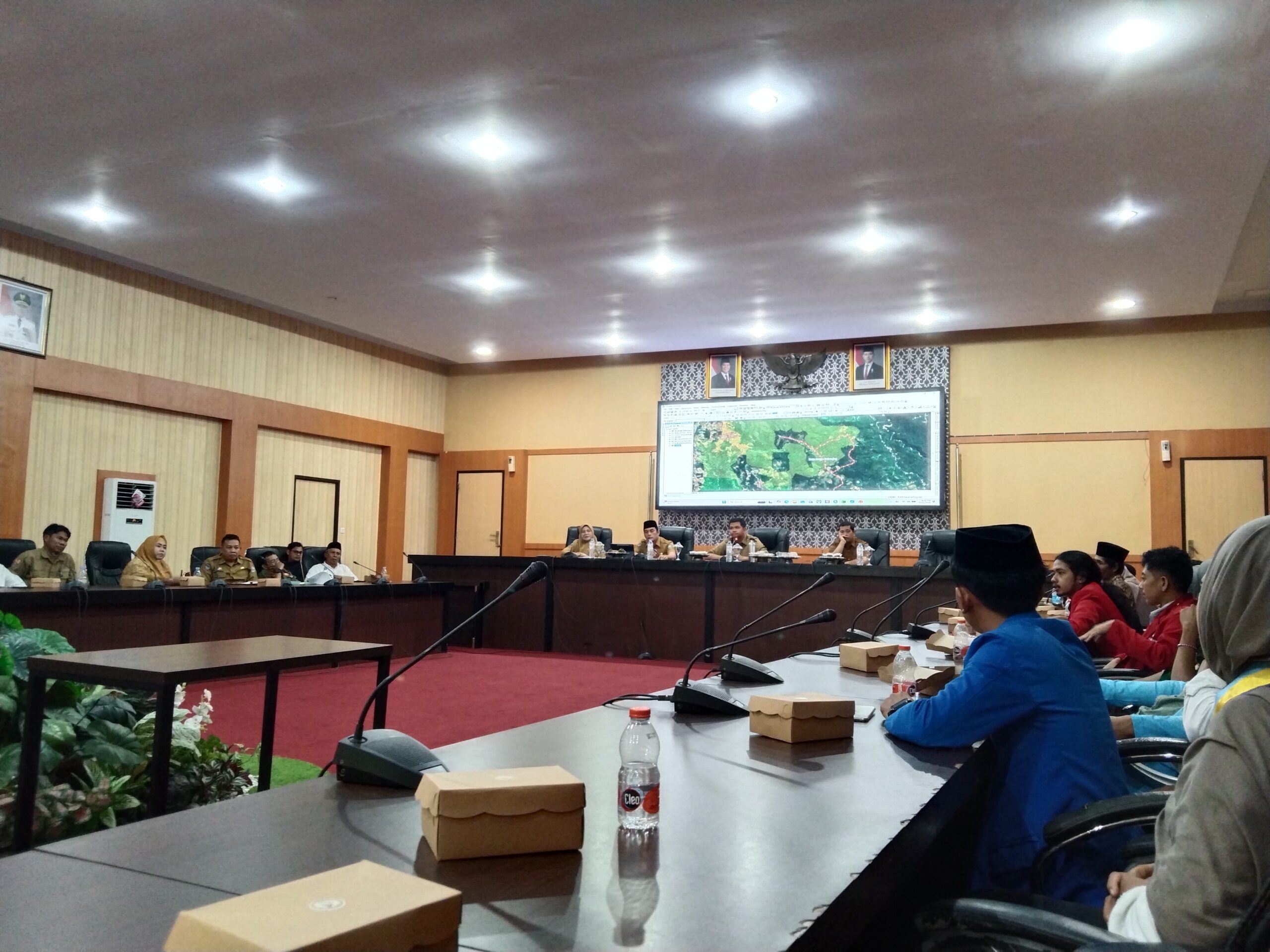 Audiensi dengan Bupati, Assipakatau Soroti Jalan Lintas Desa Pa’bumbungang dan Kasus Pembubaran Aksi