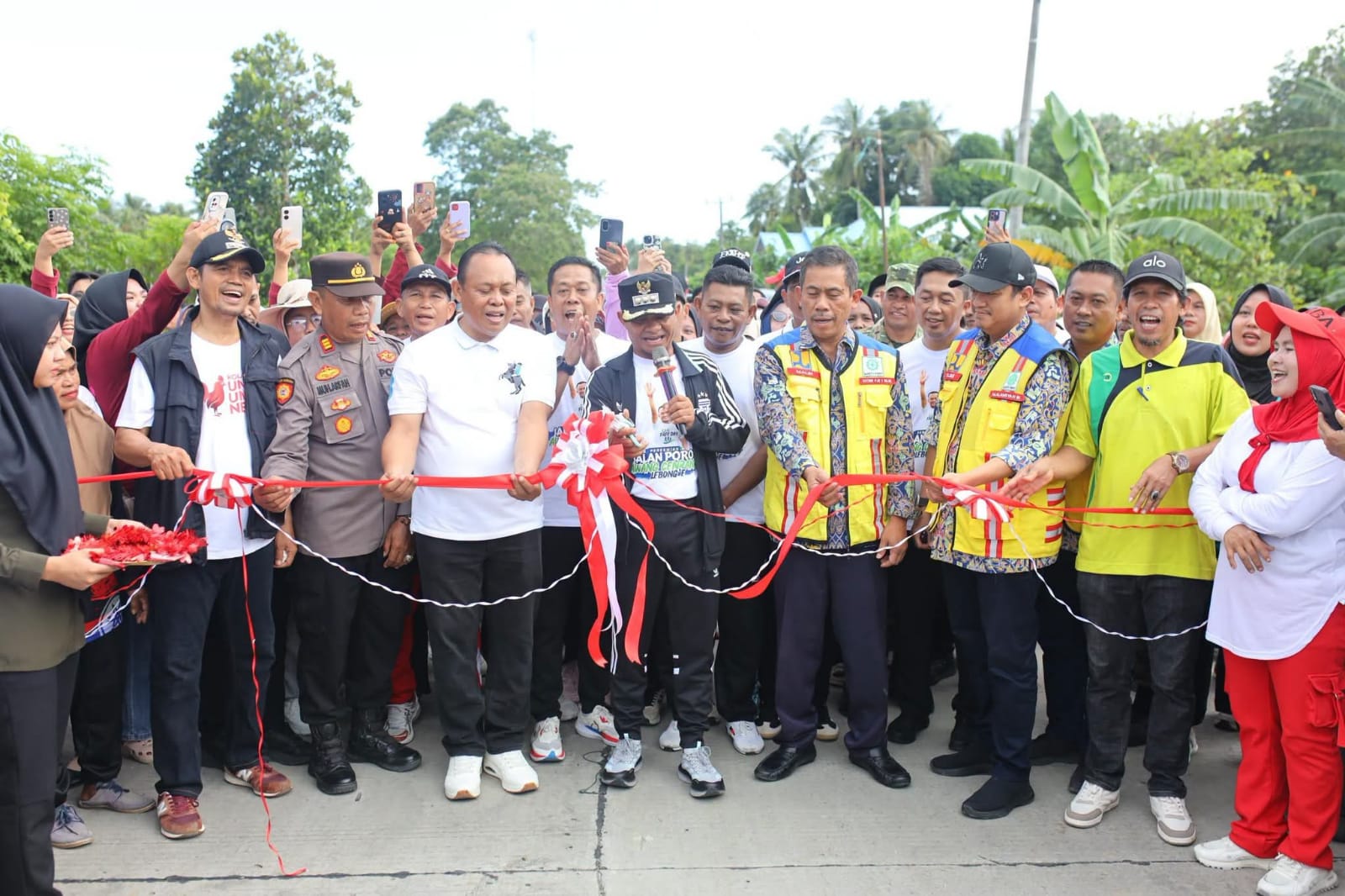 Bupati Bone Resmikan Jalan Beton IJD Ruas Awang Cenrana–Lebongnge