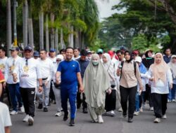 Gubernur Sulsel Ajak Warga Luwu Terapkan Pola Hidup Sehat Lewat Jalan Sehat Anti Mager