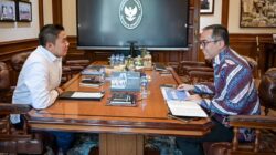 Seskab Teddy dan Mendiktisaintek Bahas Penguatan Beasiswa Garuda