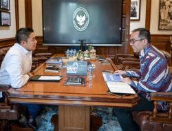 Seskab Teddy dan Mendiktisaintek Bahas Penguatan Beasiswa Garuda