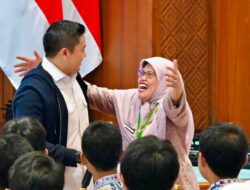 Seskab Teddy Sapa Ratusan Pelajar dalam Program Istana untuk Anak Sekolah