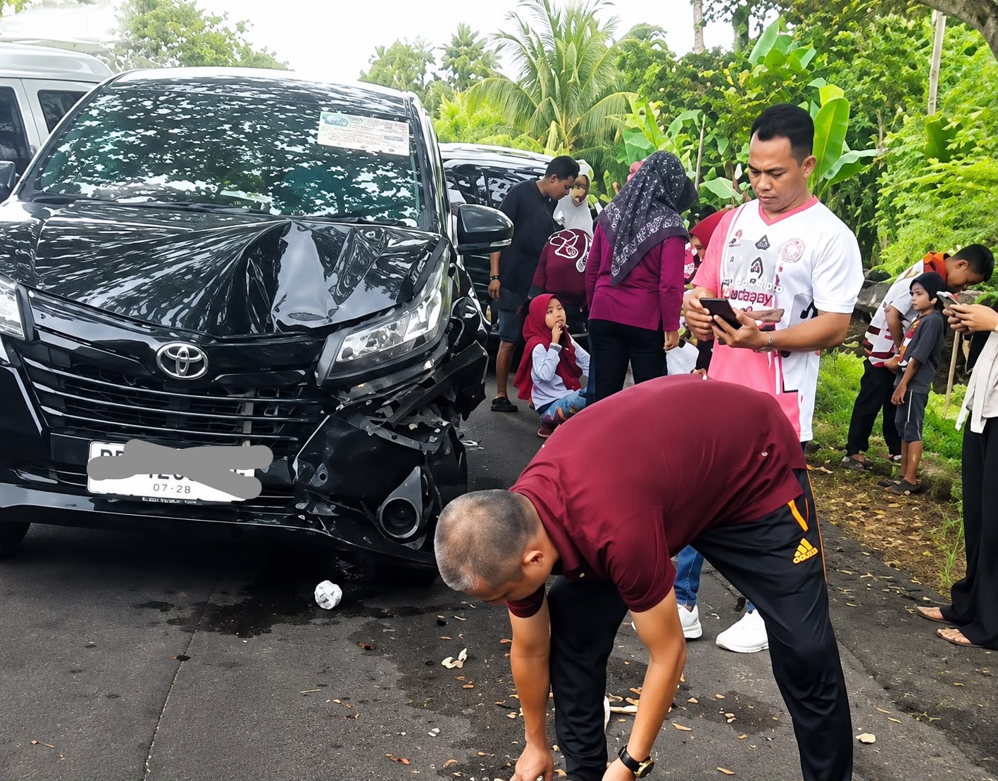Avanza Rombongan PGRI Bantaeng Ringsek usai Tabrakan Beruntung