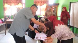 Siswa SDN 12 Turatea Rasakan Kebahagiaan Terima Seragam Sekolah Gratis
