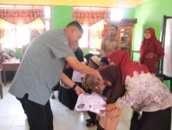 Siswa SDN 12 Turatea Rasakan Kebahagiaan Terima Seragam Sekolah Gratis