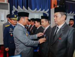 Gubernur Andi Sudirman Sematkan Satyalencana untuk 398 ASN Sulsel