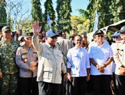 Prabowo Temui Warga dan Anak-anak di Tenda Pengungsian Nagekeo