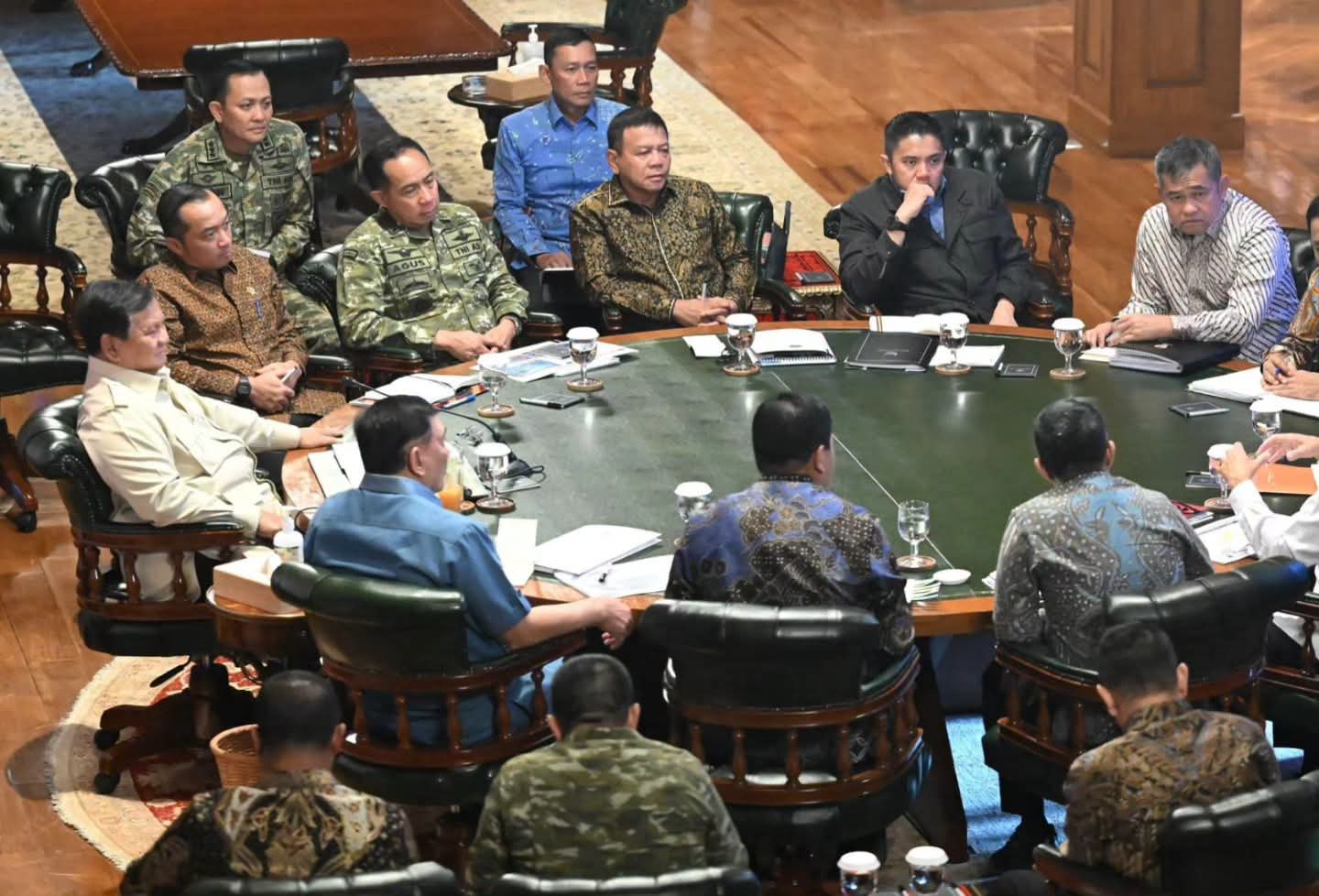 Rapat di Hambalang, Prabowo Perintahkan TNI Percepat Penanganan Bencana