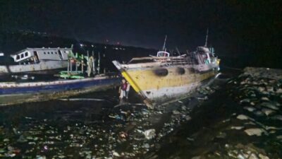 Lama Bersandar, Dua Kapal Di Pabiringa Hangus Terbakar