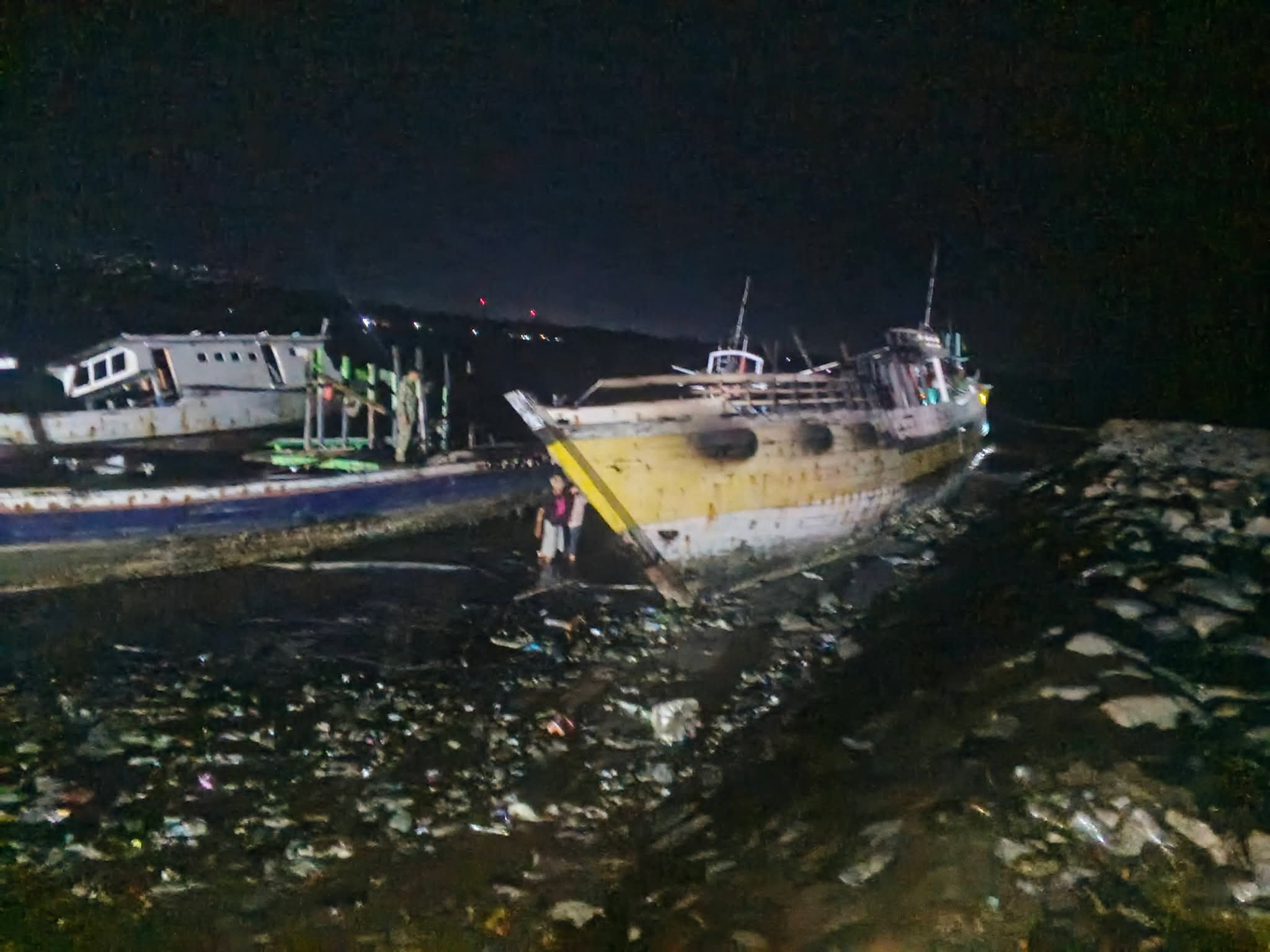 Lama Bersandar, Dua Kapal Di Pabiringa Hangus Terbakar